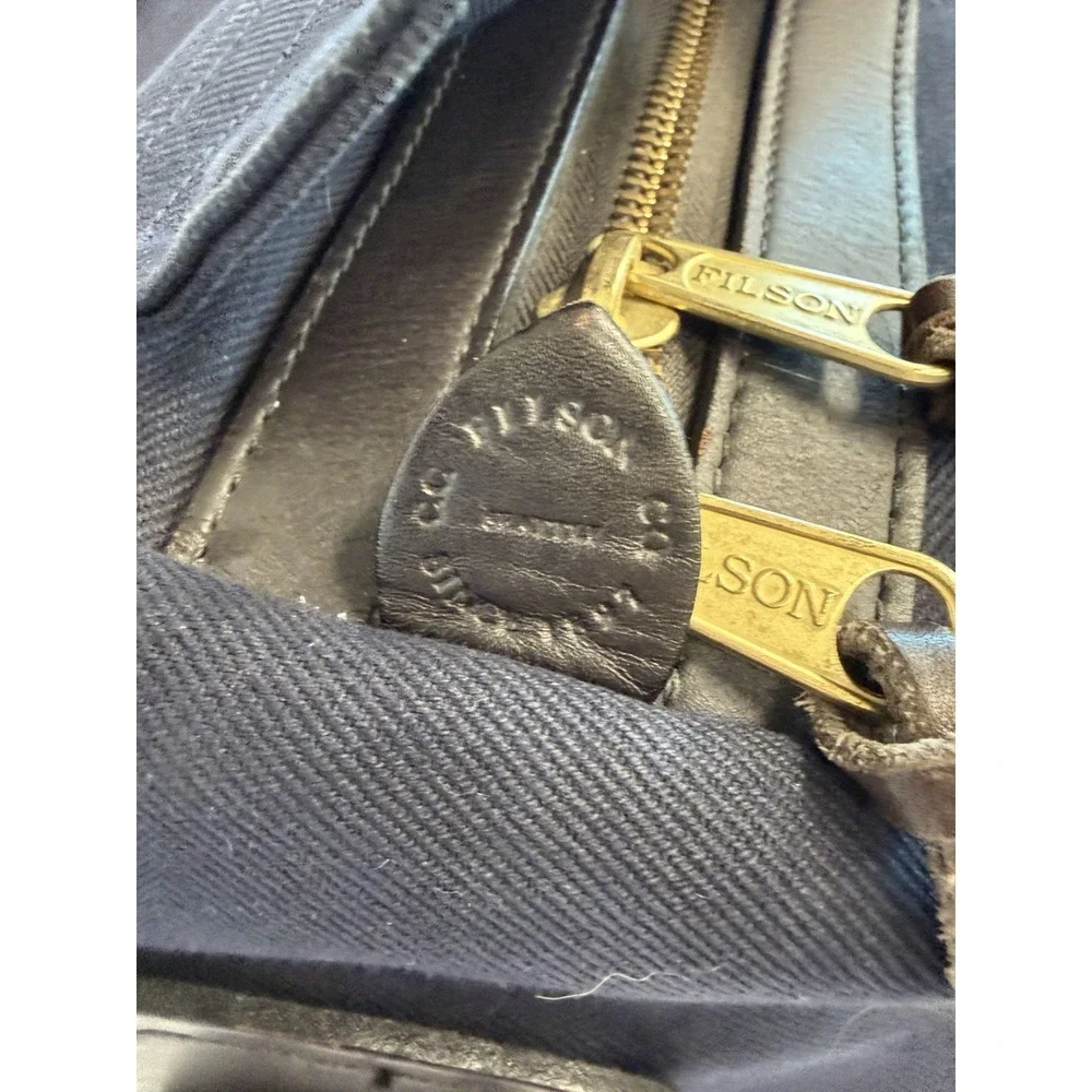 Filson Rugged Twill Duffle Bag| Medium (43L) Navy Blue Canvas and Leather USA